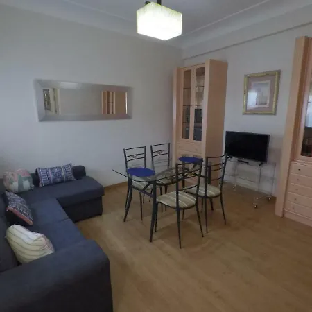 Eduardo Lucena 5, Patios דירה