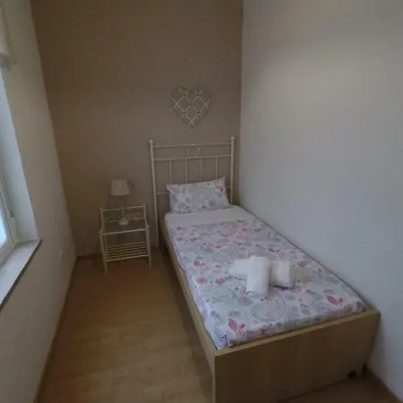 Eduardo Lucena 5, Patios Apartment *