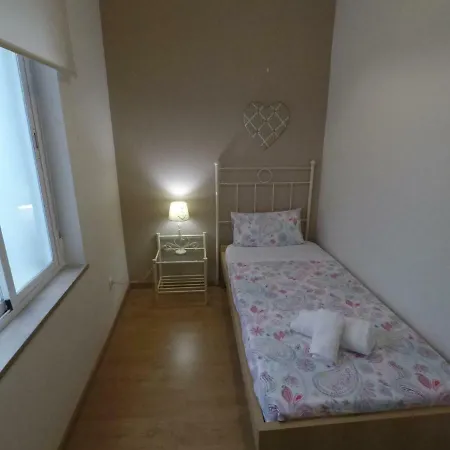 Eduardo Lucena 5, Patios Apartment