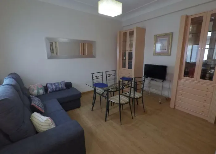 Eduardo Lucena 5, Patios Appartement